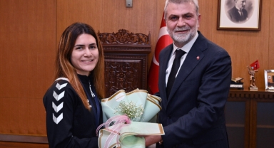 Başkan Görgel, Avrupa’ya Damga Vuran Büyükşehir’in Kadın Goalball Takımını Ağırladı