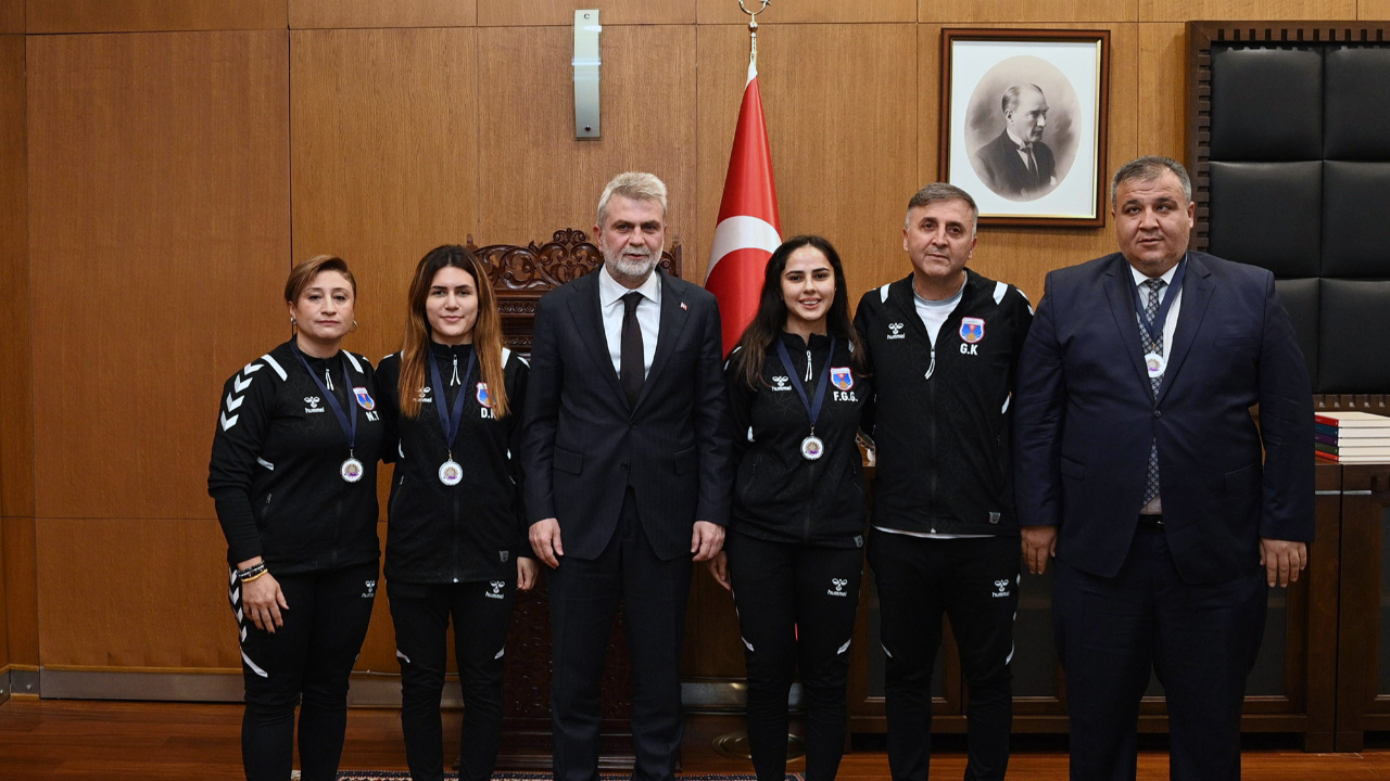 Başkan Görgel, Avrupa’ya Damga Vuran Büyükşehir’in Kadın Goalball Takımını Ağırladı
