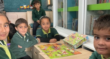 Bir Otobüs Bin Hayal; Mobil Çocuk Kütüphanesi Çocuklarla Buluştu