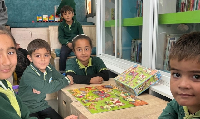 Bir Otobüs Bin Hayal; Mobil Çocuk Kütüphanesi Çocuklarla Buluştu