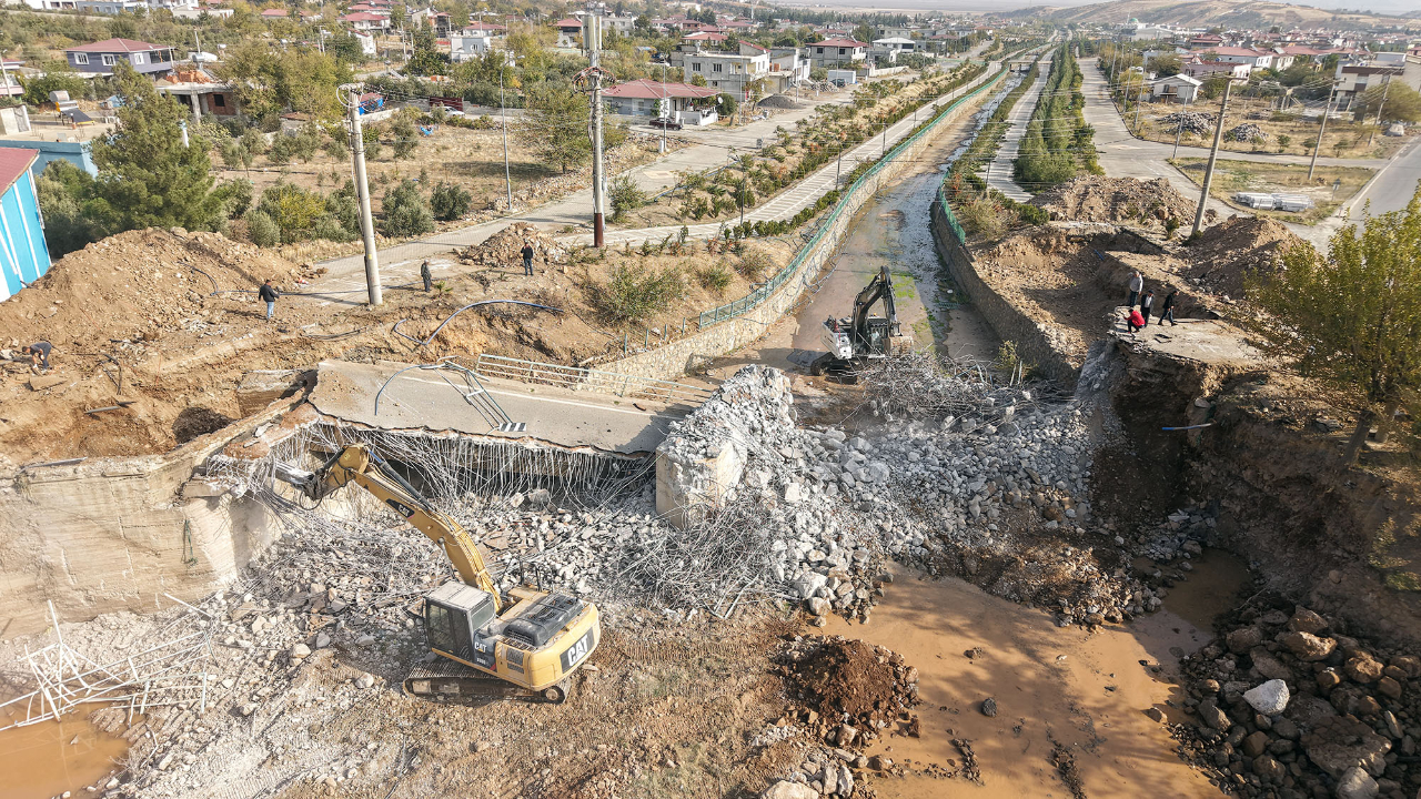 Büyükşehir’den Şekeroba’ya Yeni Köprü