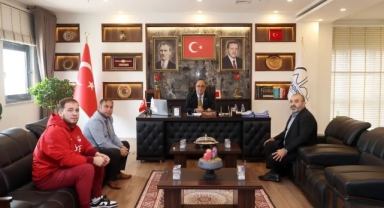 Milli Güreşçi Hakan Büyükçıngıl’dan Başkan Akpınar’a Ziyaret