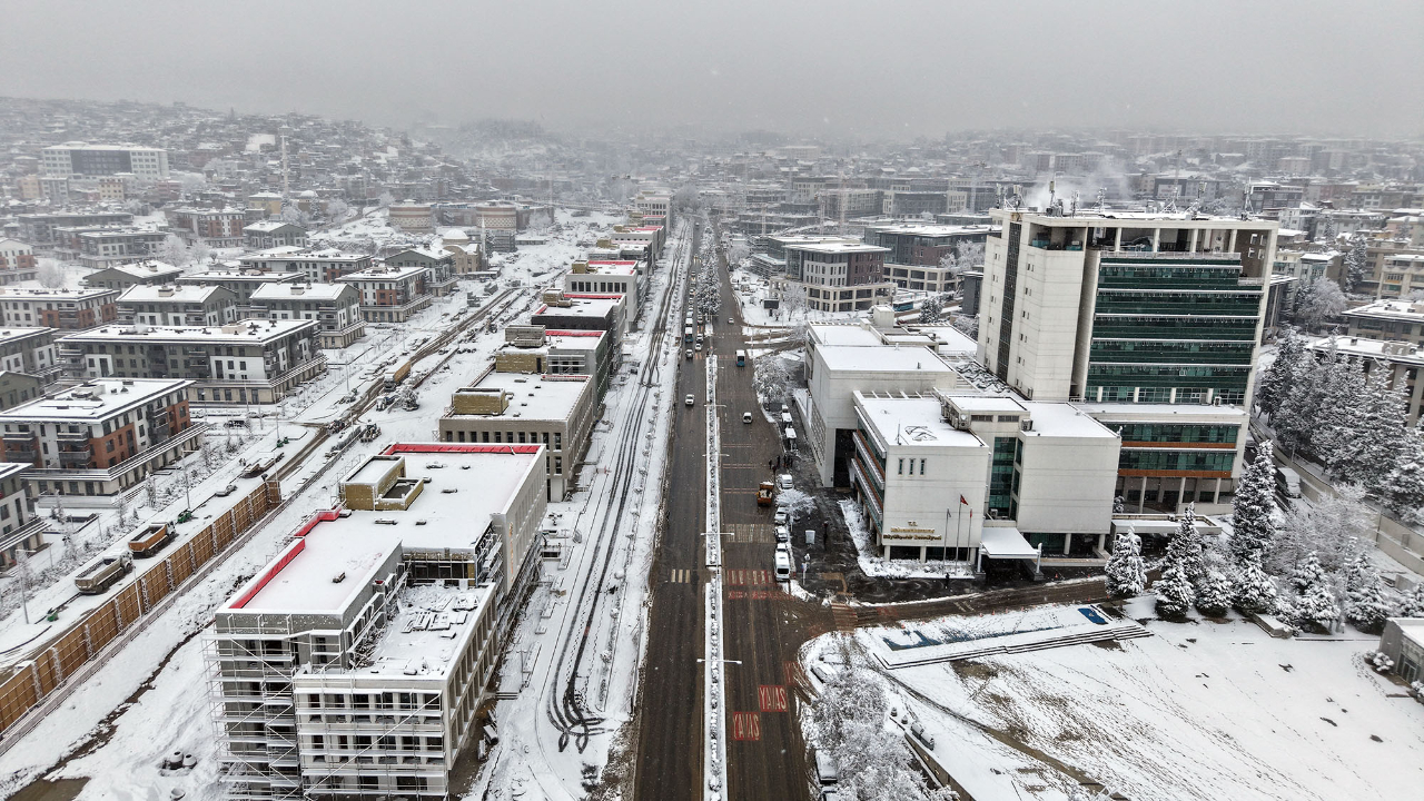 Arterleri Ulaşıma Açık Tutmak İçin Büyükşehir’den Yoğun Mesai