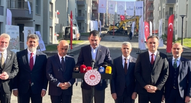 -Bakan Kurum, “Deprem bölgesinde son çiviler çakılıyor”