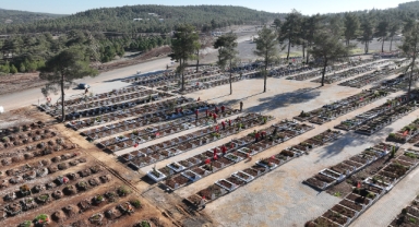 Büyükşehir, Mezarlıklarda Bakım ve Düzenleme Çalışmalarını Sürdürüyor