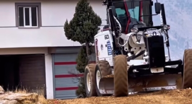 Çağlayancerit’te Ulaşım Altyapısına Güçlü Dokunuş: Akdere Mahallesi’nde Stabilize Yol Çalışmaları Tamamlandı