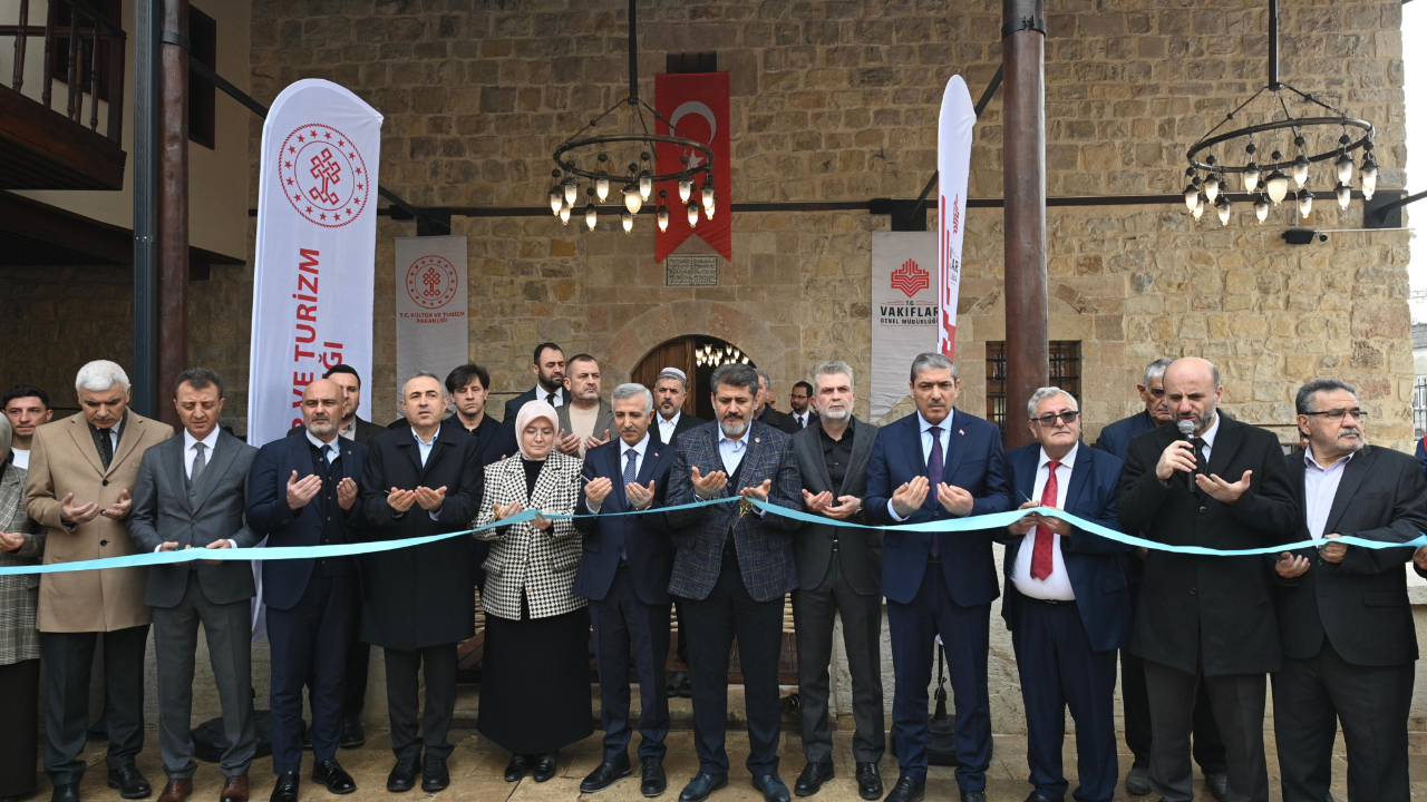 Depremde Ağır Hasar Alan Duraklı Camii, Yeniden İbadete Açıldı