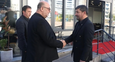 Dulkadiroğlu Belediye Başkanı Mehmet Akpınar, Kahramanmaraş’ta eğitim alanında faaliyet gösteren Celal Tekiş Kurs Merkezi’ni ziyaret ederek, yürütülen çalışmalar hakkında bilgi aldı.