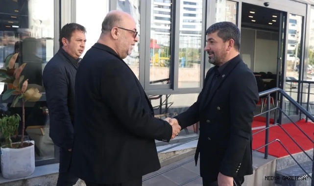 Dulkadiroğlu Belediye Başkanı Mehmet Akpınar, Kahramanmaraş’ta eğitim alanında faaliyet gösteren Celal Tekiş Kurs Merkezi’ni ziyaret ederek, yürütülen çalışmalar hakkında bilgi aldı.