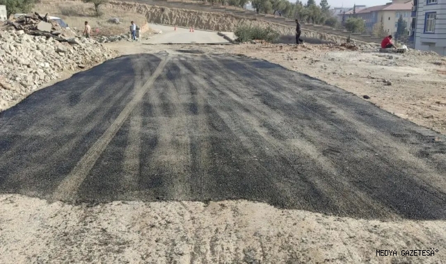 DULKADİROĞLU BELEDİYESİ’NDEN DOĞUKENT’E ASFALT YAMA ATAĞI: ULAŞIM KONFORU VE GÜVENLİĞİ ARTIRILIYOR