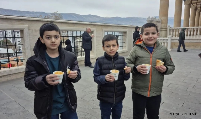 Dulkadiroğlu Belediyesi’nden Sabah Namazı Sonrası Anlamlı İkram