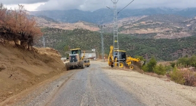 Dulkadiroğlu Belediyesi’nden Yağış Sonrası Seferberlik: Kırsalda Kapanan Yollar Açıldı, Çalışmalar 105 Mahallede Sürüyor