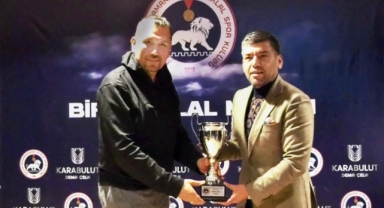 -Gazeteci Mesut Tuğrul’a “Bir İstiklal Masalı” Belgeseli İçin Ödül