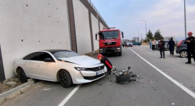 Kahramanmaraş’ta iki otomobil çarpıştı: 1’i ağır 2 yaralı