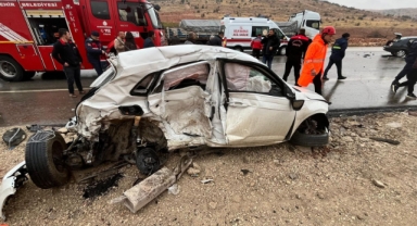 Kahramanmaraş’ta İki Otomobil Çarpıştı: 1 Ölü, 2 Yaralı