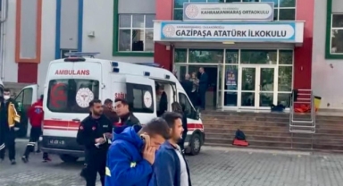 KAHRAMANMARAŞ’TA İLKOKULDA ŞÜPHELİ KOKU PANİĞİ: ÇOK SAYIDA ÖĞRENCİ HASTANEYE KALDIRILDI