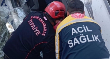 Kahramanmaraş’ta kamyon uçuruma yuvarlandı