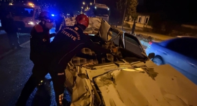 Kahramanmaraş’ta tıra arkadan çarpan otomobil paramparça oldu: 1 yaralı