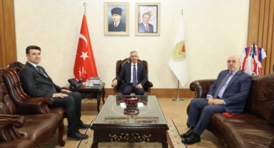 KSÜ Rektörü Prof. Dr. Mahmut Ak, Kahramanmaraş Valisi Mükerrem Ünlüer’i Ziyaret Etti