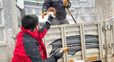 Onikişubat’ta Dayanışma Hiç Bitmez: Başkan Hanifi Toptaş’tan Kar Mesaisinde Gönülleri Isıtan Hizmet