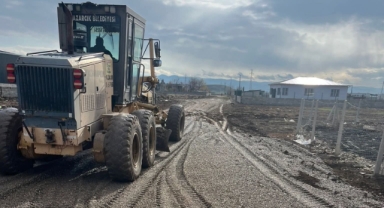 Pazarcık’ta Yol Seferberliği: Cimikanlı Mahallesi’nde Çalışmalar Aralıksız Sürüyor