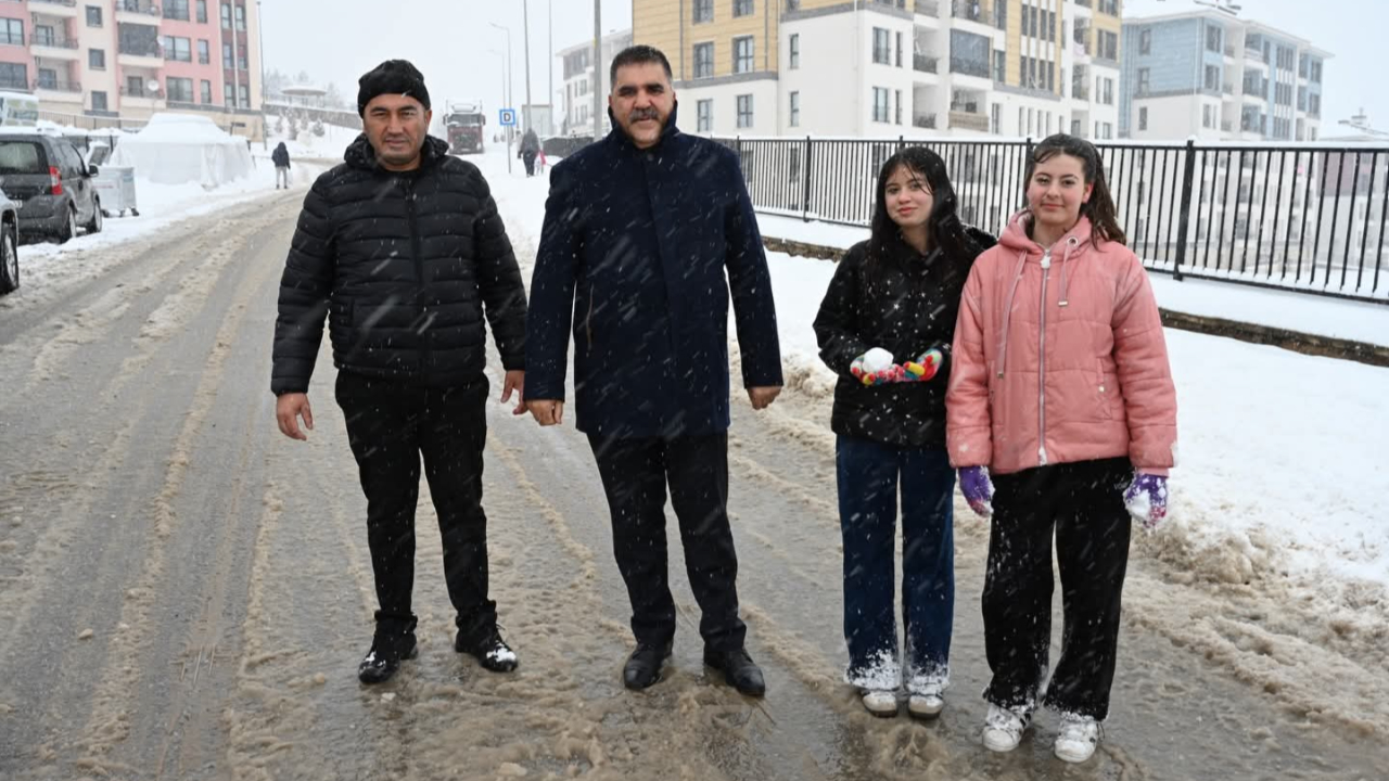 Türkoğlu Belediyesi Karla Mücadelede Sahada: Ekipler 7/24 Görev Başında