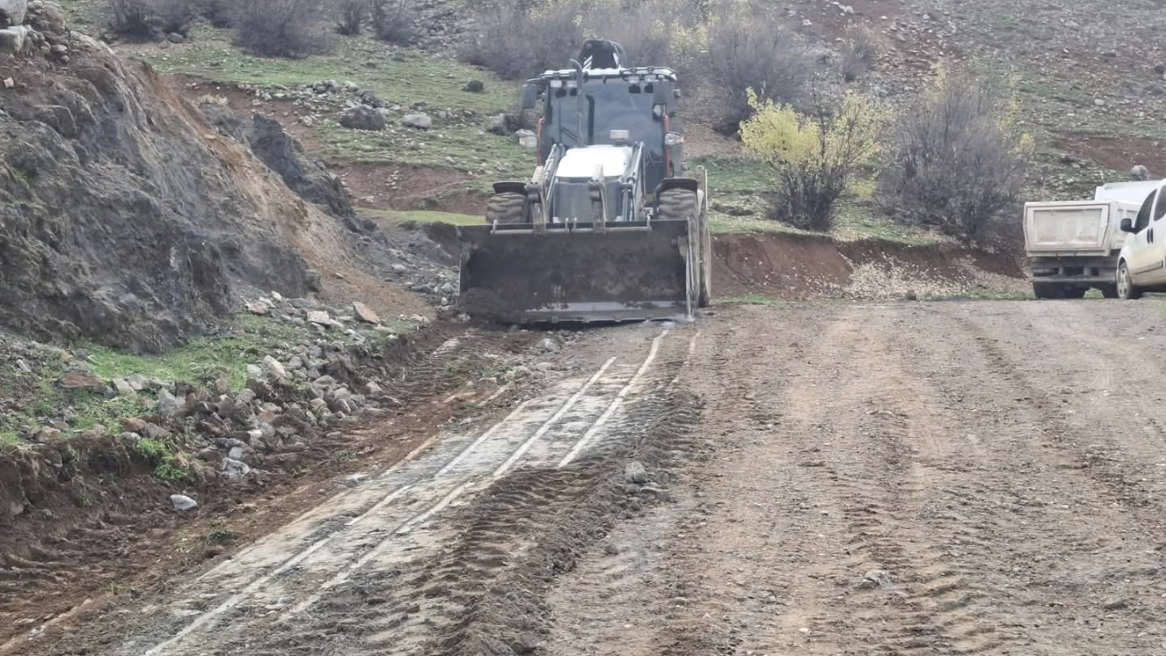 Türkoğlu’nda Mahalle Mahalle Hizmet Atağı: Belediyeden Temizlik, Ulaşım ve Sosyal Donatı Hamlesi