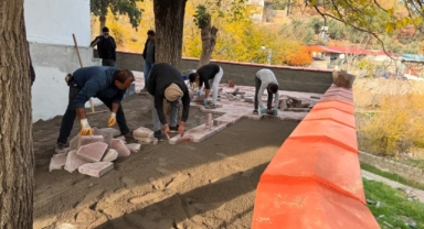 Türkoğlu’nda Ulaşım ve Çevre Düzenleme Hamlesi: İlçenin Dört Bir Yanında Çalışmalar Aralıksız Sürüyor