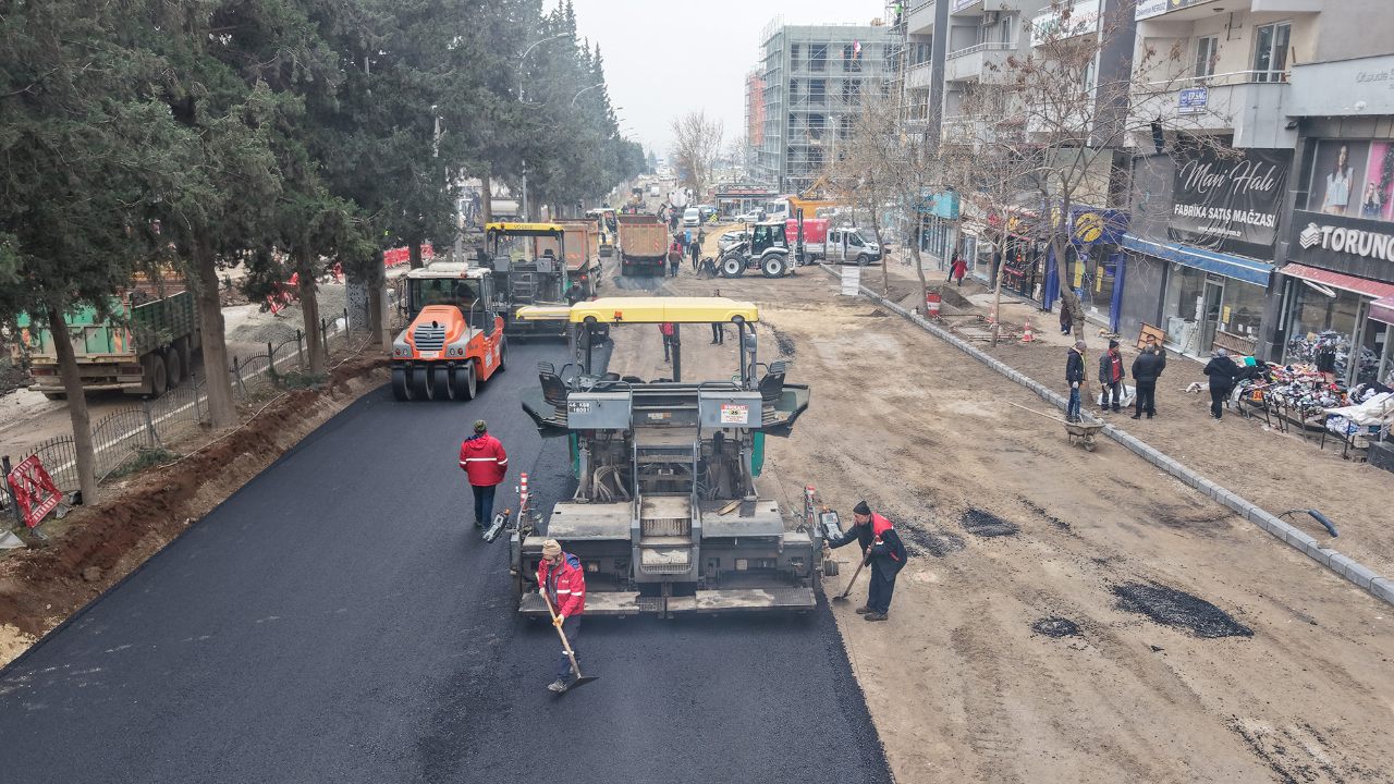 Azerbaycan Bulvarı’nda Altyapısı Tamamlanan Kısmın Üstyapısı Yenileniyor