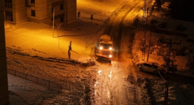 Başkan Fırat Görgel’den TOKİ Yollarında Yoğun Kış Mesaisi: Kar Temizleme ve Tuzlama Eş Zamanlı Sürüyor