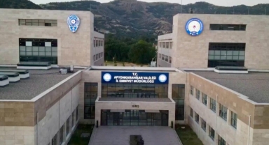 Bebeğe Şiddet Davasında Aranan Hemşire Polise Teslim Oldu