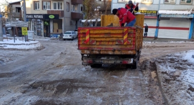 Büyükşehir, Buzlanmanın Önüne Geçmek İçin Durmaksızın Sahada