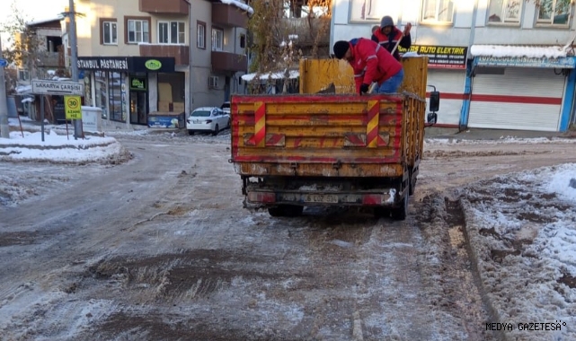 Büyükşehir, Buzlanmanın Önüne Geçmek İçin Durmaksızın Sahada