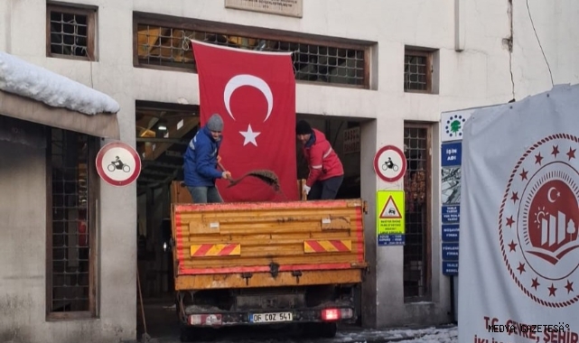 Büyükşehir, Buzlanmanın Önüne Geçmek İçin Durmaksızın Sahada