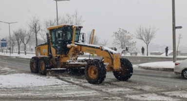Büyükşehir’den Kar Yağışı Sonrası Arterlere Anında Müdahale