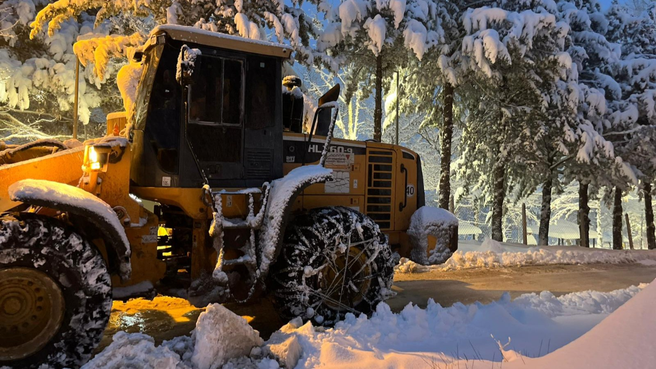 Büyükşehir’den Karla Mücadelede Gece Mesaisi