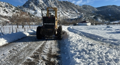 Büyükşehir’in Kırsalda Karla Mücadelesi Kesintisiz Sürüyor