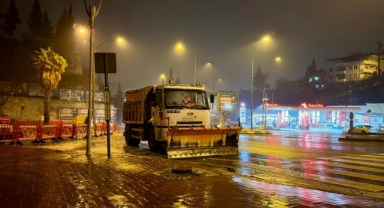 Büyükşehir Kar Alarmında; Ekipler Gece Boyunca Sahada