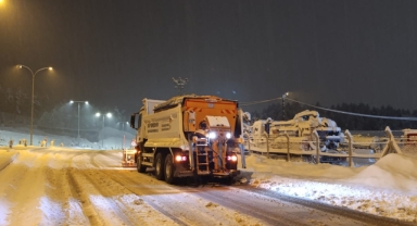 Büyükşehir, Kar Mesaisini Gece Saatlerinde de Kesintisiz Sürdürüyor