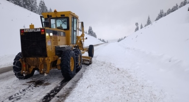 Büyükşehir Kar Mesaisini Sürdürüyor; Ekiplerden Kesintisiz Çalışma