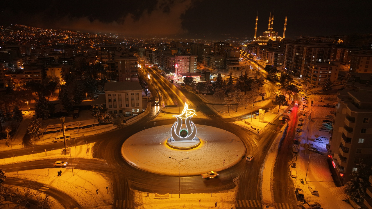 Büyükşehir, Karla Mücadelede Mesai Mefhumu Gözetmeksizin Sahada
