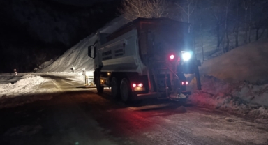 Büyükşehir, Kırsalda da Karla Mücadelesini Kesintisiz Sürdürüyor