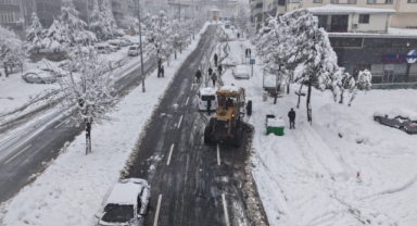 Büyükşehir Yolları Ulaşıma Açık Tutmak İçin Durmaksızın Görev Başında