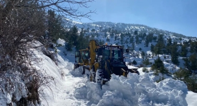 DULKADİROĞLU BELEDİYESİ KARLA MÜCADELEDE 7/24 SAHADA