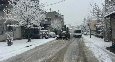 DULKADİROĞLU BELEDİYESİ’NDEN KARLA MÜCADELEDE 7/24 SEFERBERLİK