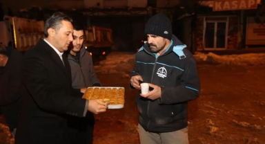 DULKADİROĞLU’NDA KARLA MÜCADELEYE MORAL DESTEĞİ