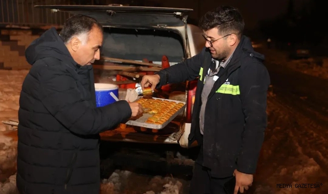 DULKADİROĞLU’NDA KARLA MÜCADELEYE MORAL DESTEĞİ