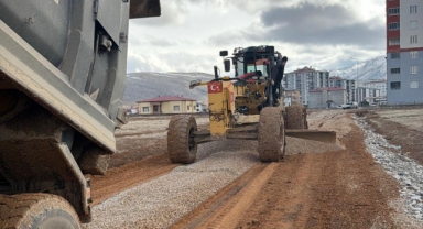 -Elbistan’da Çamur Tepkisi Sonuç Verdi -Belediye Harekete Geçti, Yol Yapıldı
