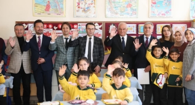 Göksun’da Öğrenciler Karnelerini Protokolün Katıldığı Törenle Aldı