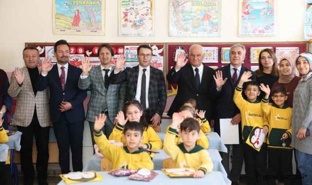 Göksun’da Öğrenciler Karnelerini Protokolün Katıldığı Törenle Aldı